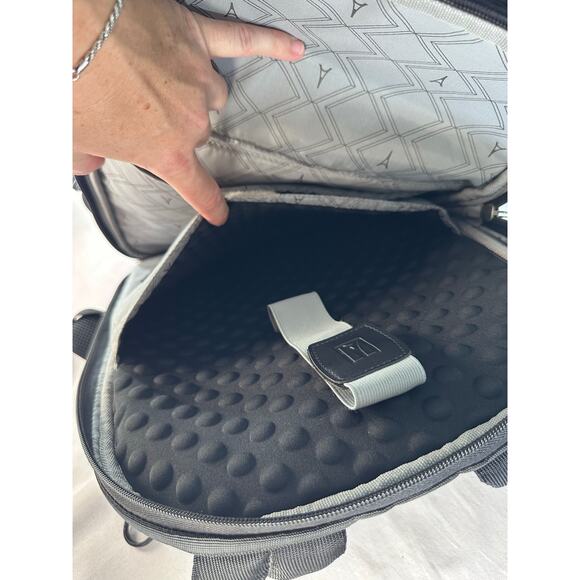 Travelpro Crew 9 Business Laptop Tablet Backpack 4 Compartment w/ Pockets 17.5” - Picture 6 of 16